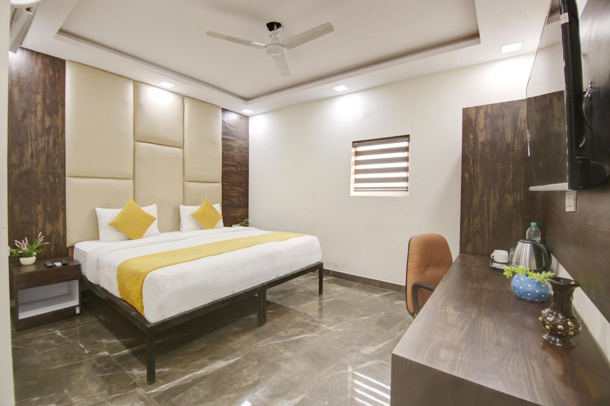 נוידה Hotel The Eden Park מראה חיצוני תמונה