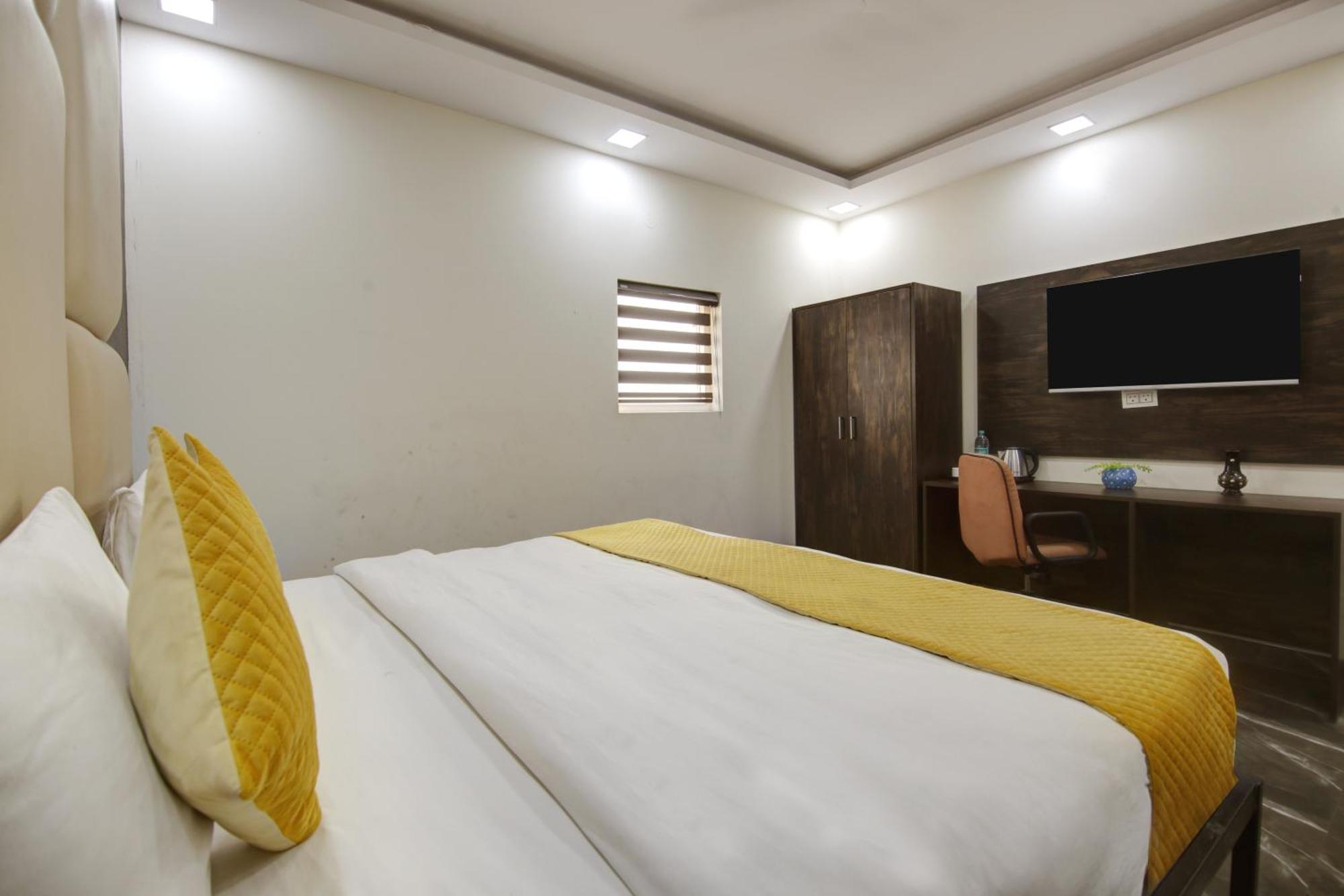 נוידה Hotel The Eden Park מראה חיצוני תמונה